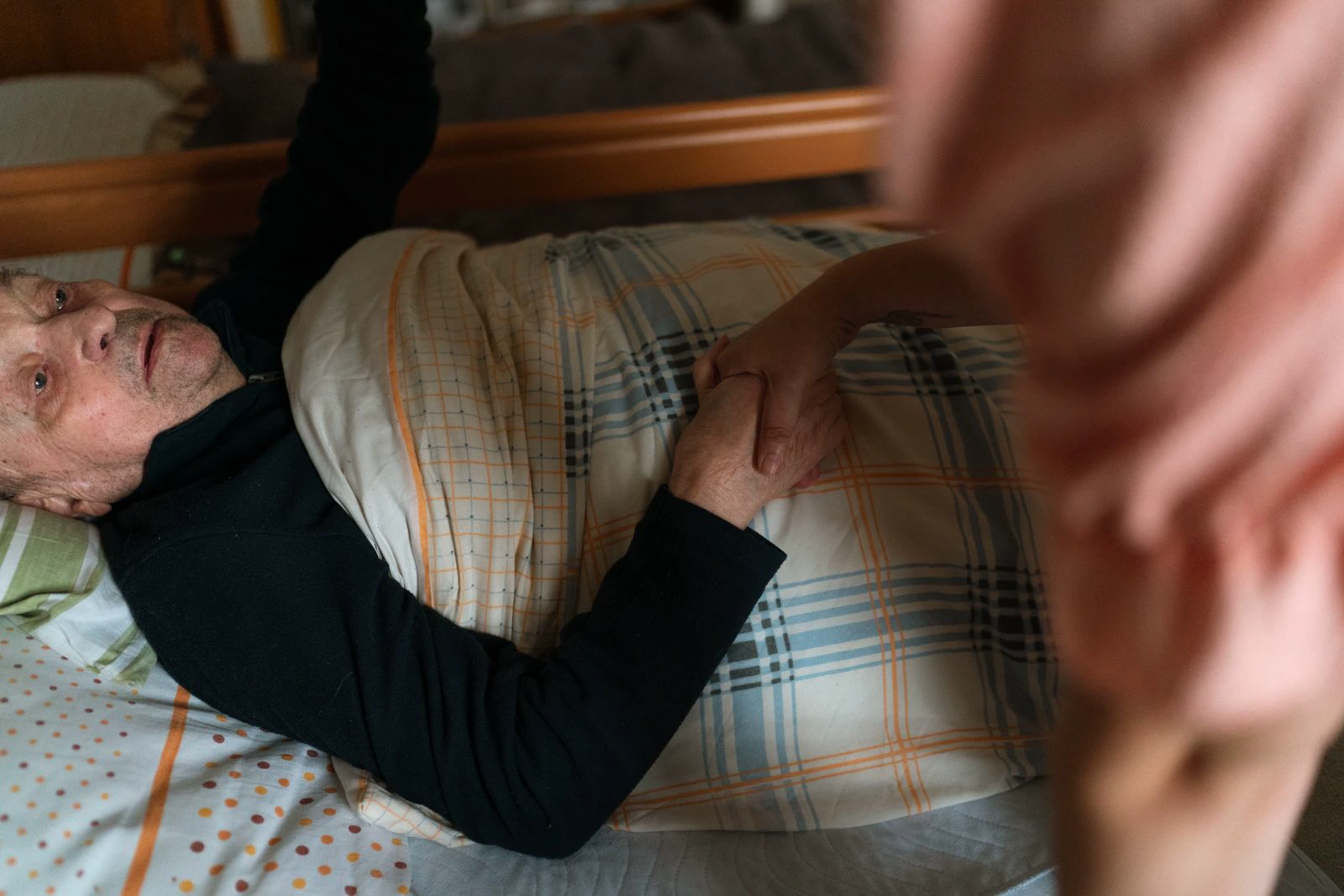 Dementia care at home in the UK: a practical guide for families
